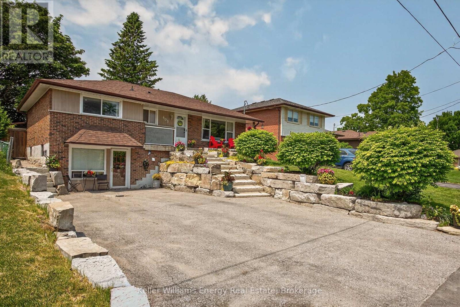 405 Bernhard Crescent, Oshawa, Ontario  L1G 2B7 - Photo 2 - E13646036