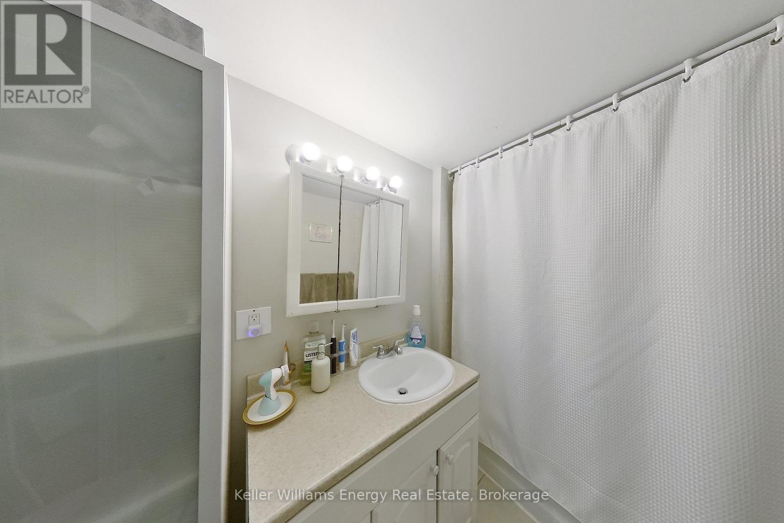 405 Bernhard Crescent, Oshawa, Ontario  L1G 2B7 - Photo 33 - E13646036