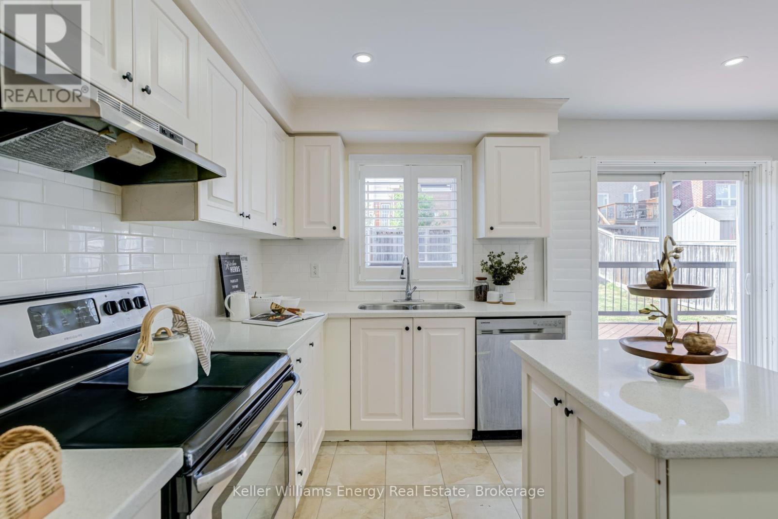 1342 Harlstone Crescent, Oshawa, Ontario L1K 0N5 - Photo 4 - E13646158