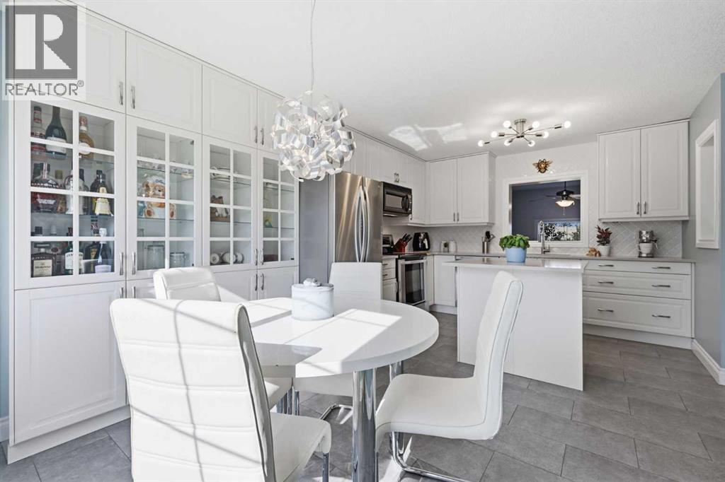 4 Cougar Ridge Mews SW, Calgary, Alberta  T3H 5P4 - Photo 17 - A2327348