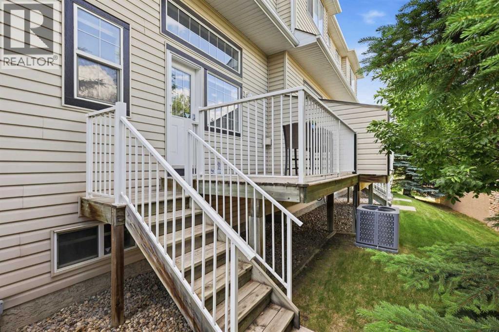 4 Cougar Ridge Mews SW, Calgary, Alberta  T3H 5P4 - Photo 9 - A2327348