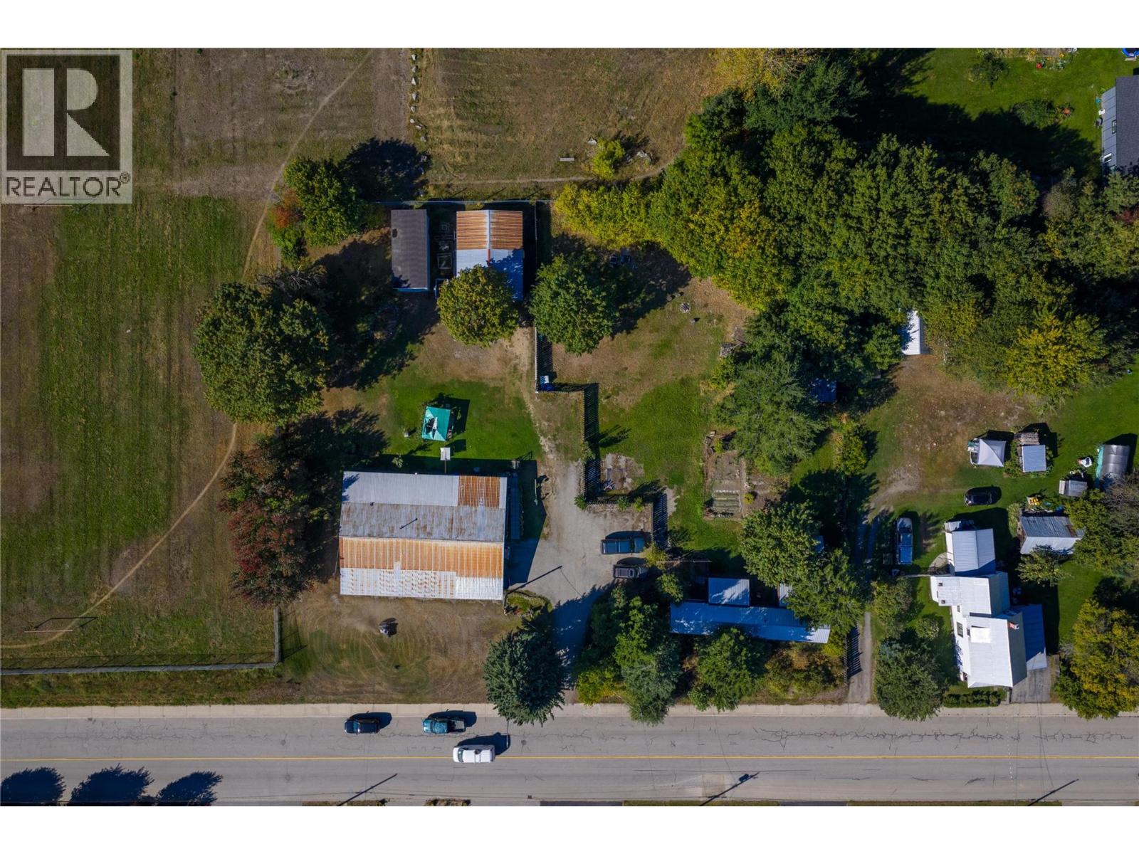 419 Edward Street, Revelstoke, British Columbia  V0E 2S0 - Photo 2 - 10393033