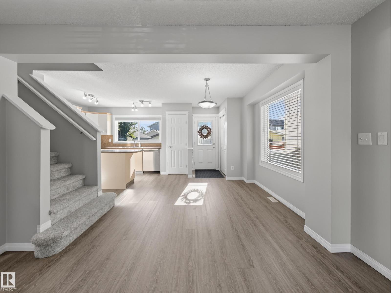 7835 Schmid Pl Nw Nw, Edmonton, Alberta  T6R 0K5 - Photo 5 - E4502409