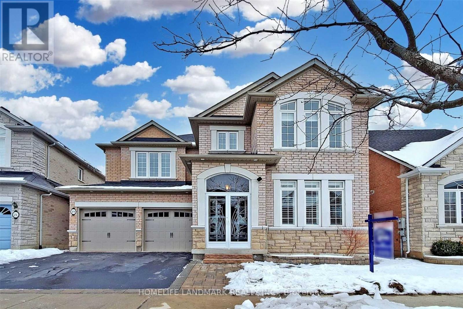 19 Brass Drive, Richmond Hill, Ontario  L4E 4T3 - Photo 2 - N13646014