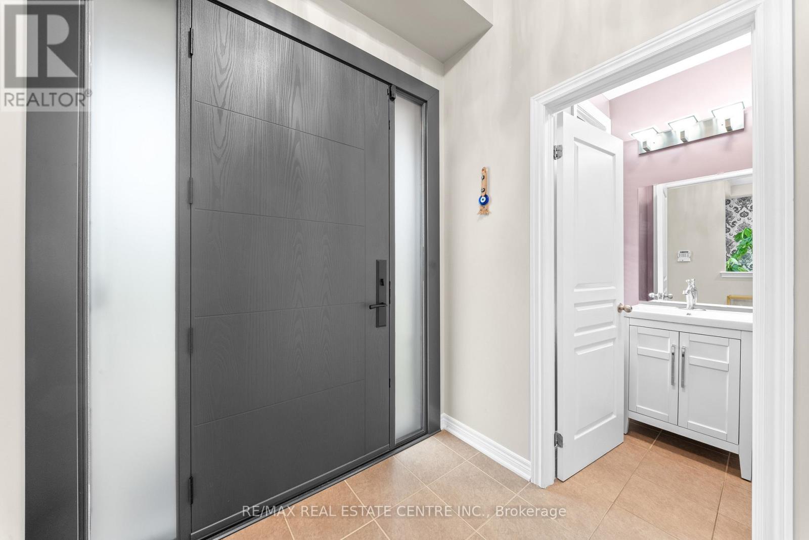 244 Moody Drive, Vaughan, Ontario  L4H 3Z6 - Photo 4 - N13646100