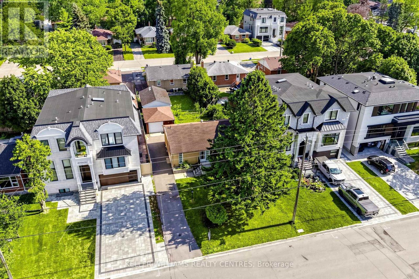 302 Palmer Avenue, Richmond Hill, Ontario  L4C 1P3 - Photo 2 - N13646110