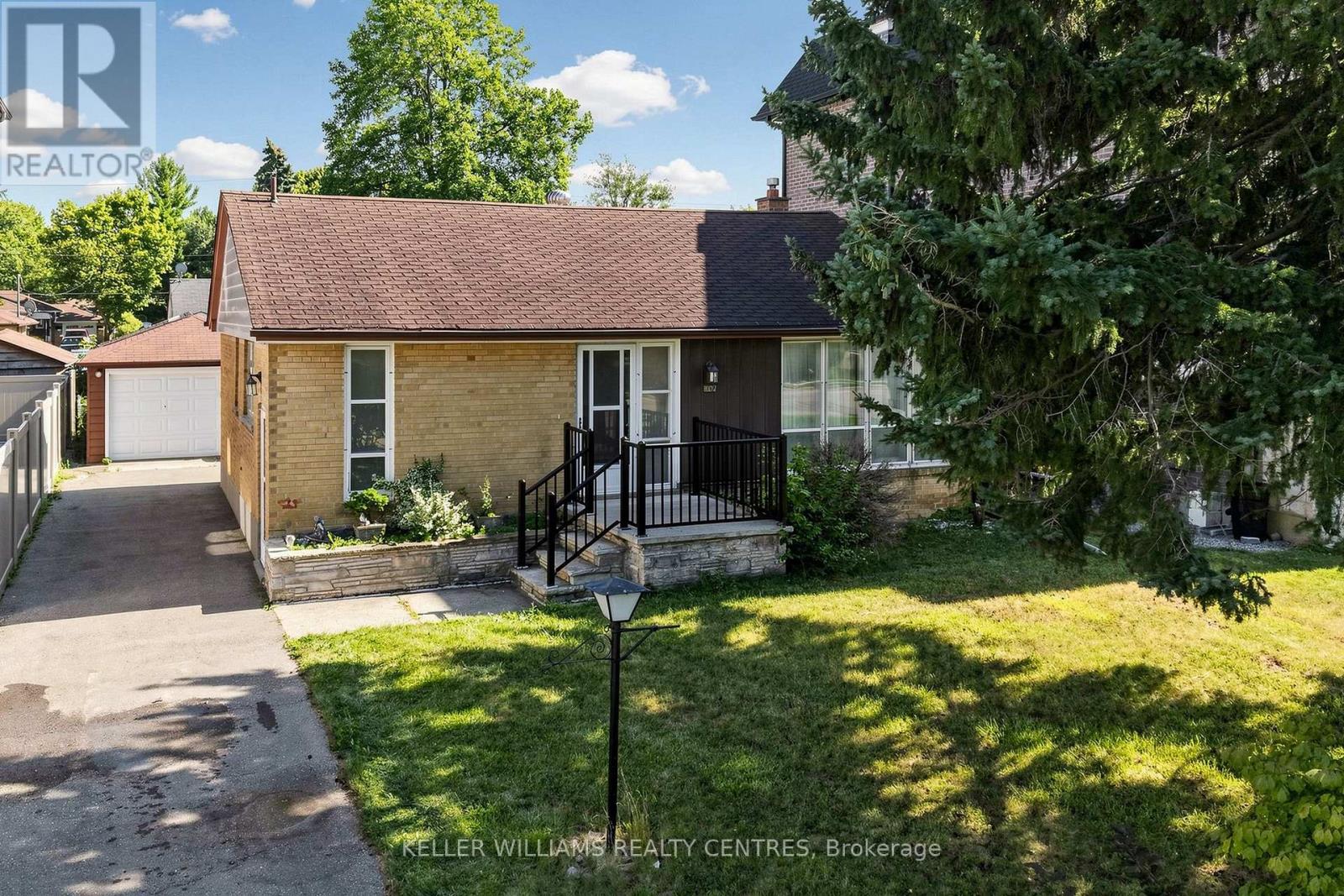 302 Palmer Avenue, Richmond Hill, Ontario  L4C 1P3 - Photo 3 - N13646110
