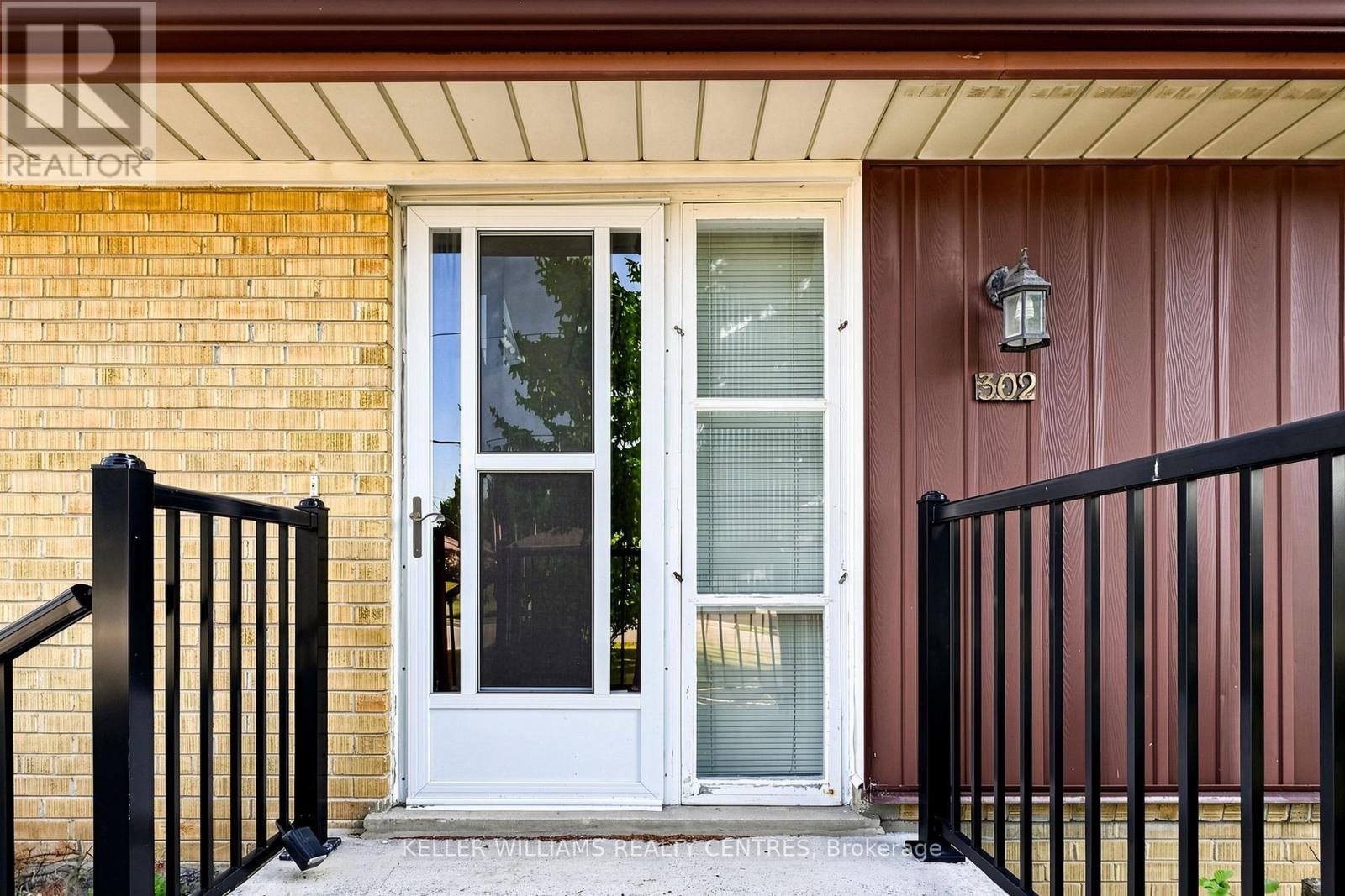 302 Palmer Avenue, Richmond Hill, Ontario  L4C 1P3 - Photo 4 - N13646110