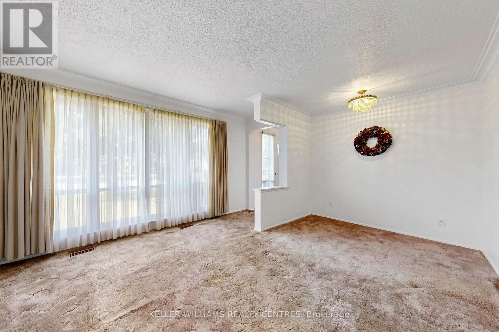 302 Palmer Avenue, Richmond Hill, Ontario  L4C 1P3 - Photo 5 - N13646110