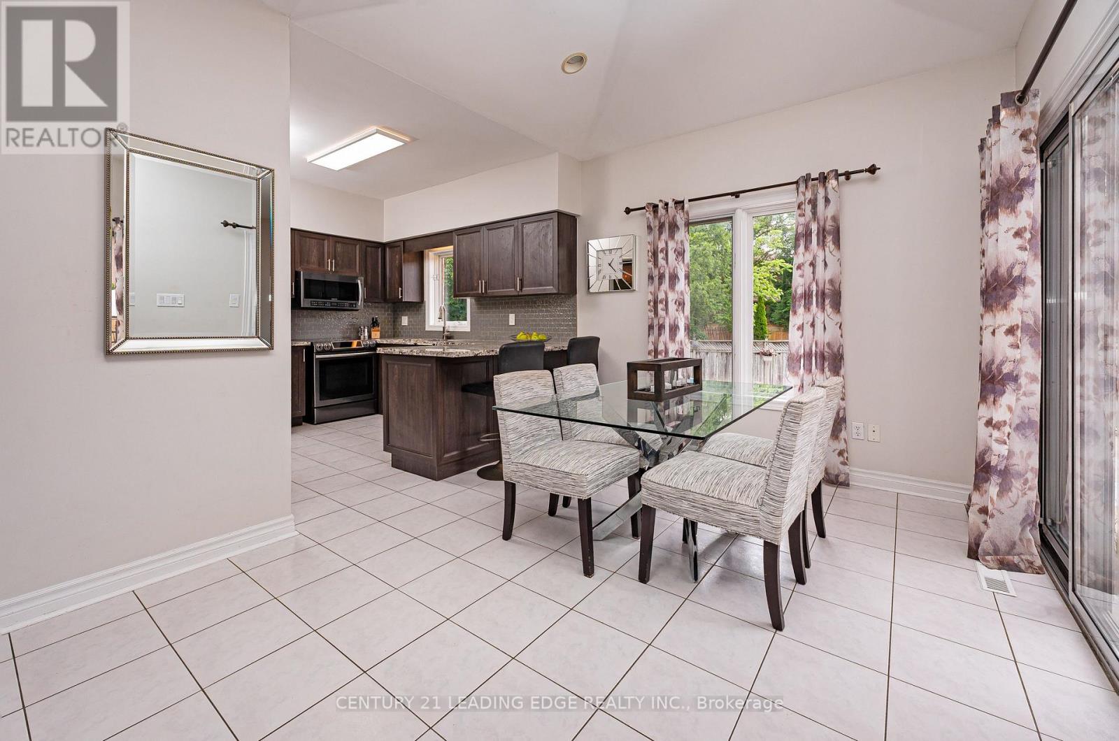 822 Surin Court, Newmarket, Ontario  L3Y 8R4 - Photo 11 - N13646234
