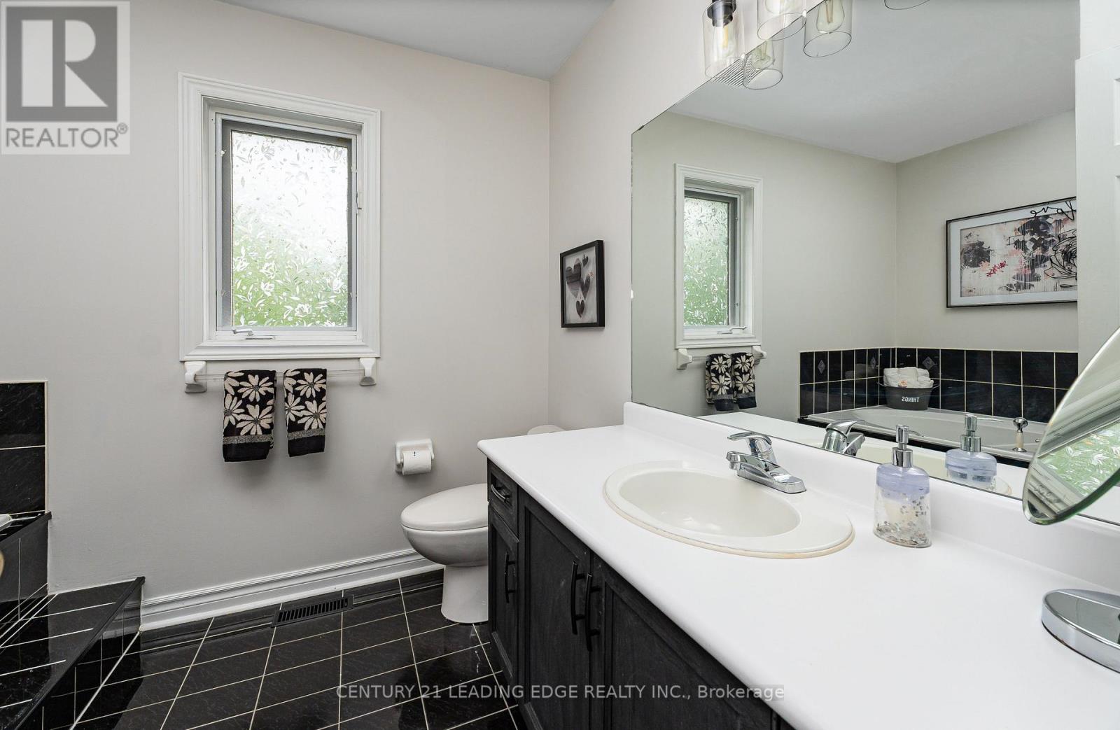 822 Surin Court, Newmarket, Ontario  L3Y 8R4 - Photo 17 - N13646234