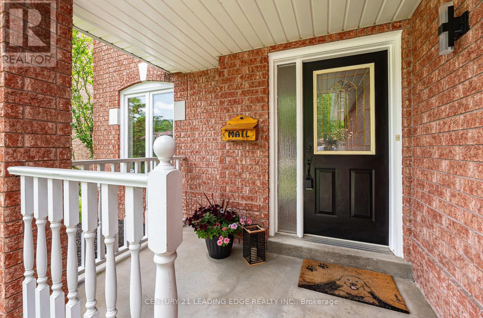 822 Surin Court, Newmarket, Ontario  L3Y 8R4 - Photo 3 - N13646234