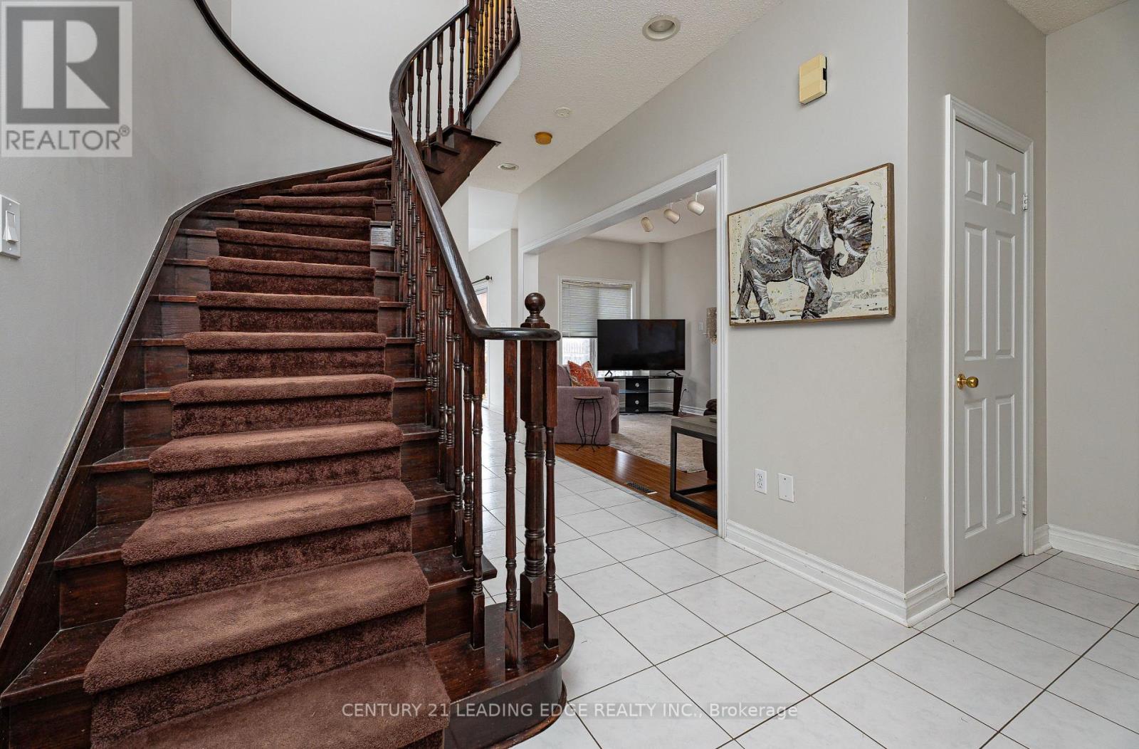 822 Surin Court, Newmarket, Ontario  L3Y 8R4 - Photo 4 - N13646234