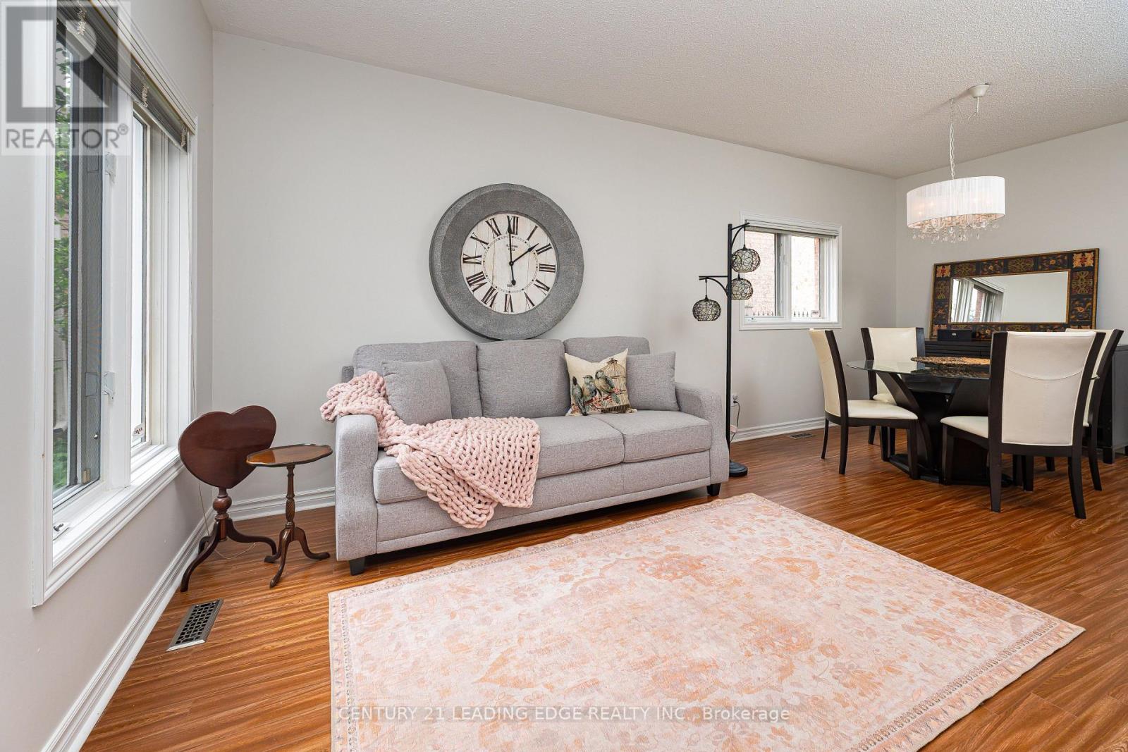 822 Surin Court, Newmarket, Ontario  L3Y 8R4 - Photo 5 - N13646234