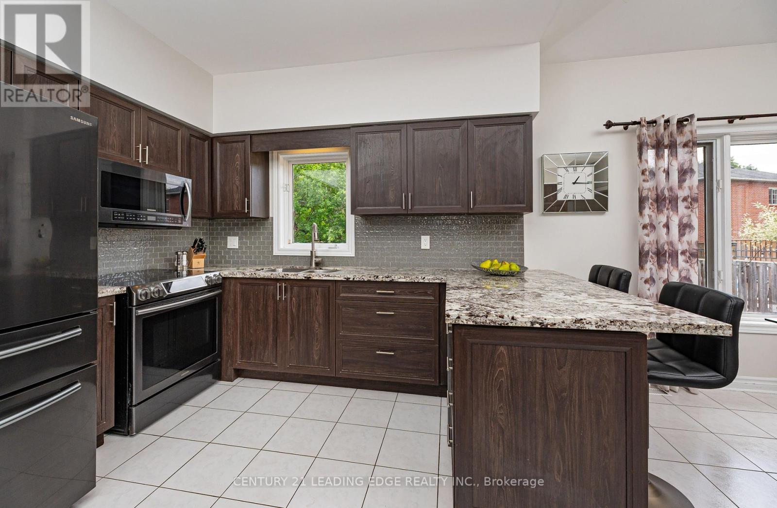 822 Surin Court, Newmarket, Ontario  L3Y 8R4 - Photo 8 - N13646234