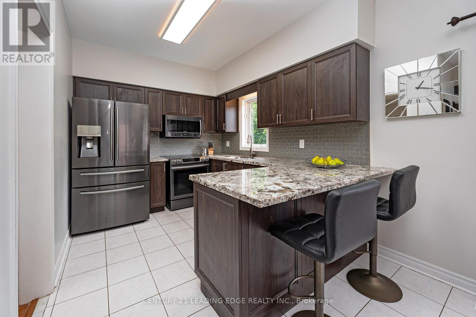 822 Surin Court, Newmarket, Ontario  L3Y 8R4 - Photo 9 - N13646234