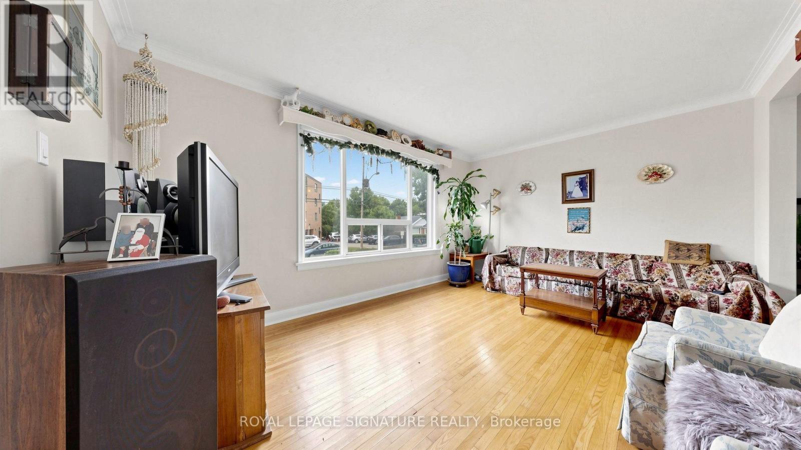 256 Ferris Road, Toronto, Ontario  M4B 1H6 - Photo 4 - E13636372