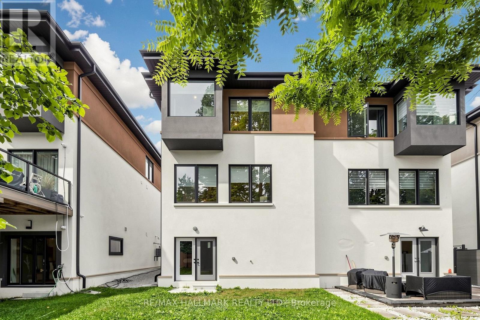 15 Direzze Court S, Richmond Hill, Ontario  L4C 5T8 - Photo 3 - N13597002