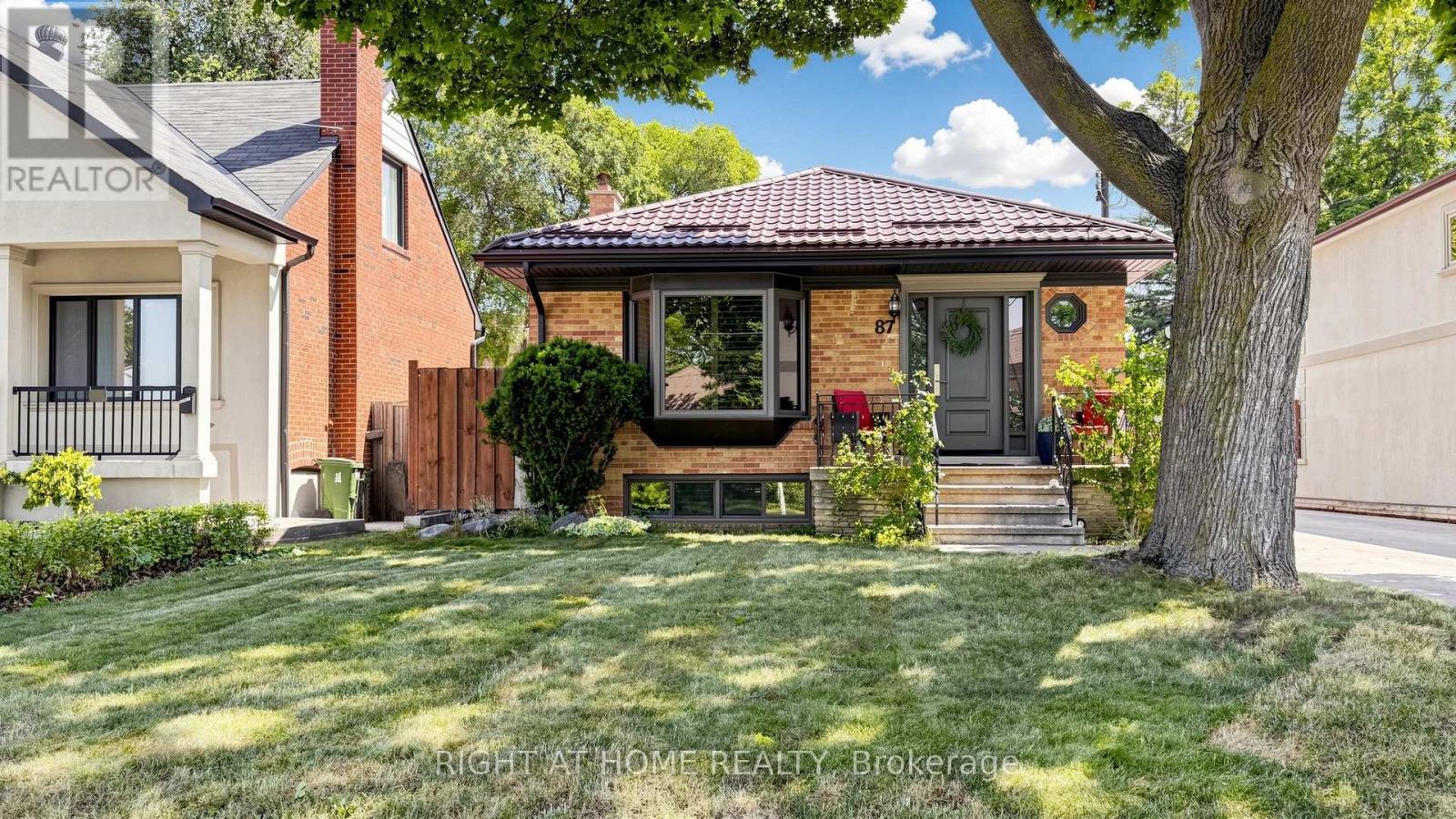 87 RIVERDALE DRIVE, Toronto, Ontario