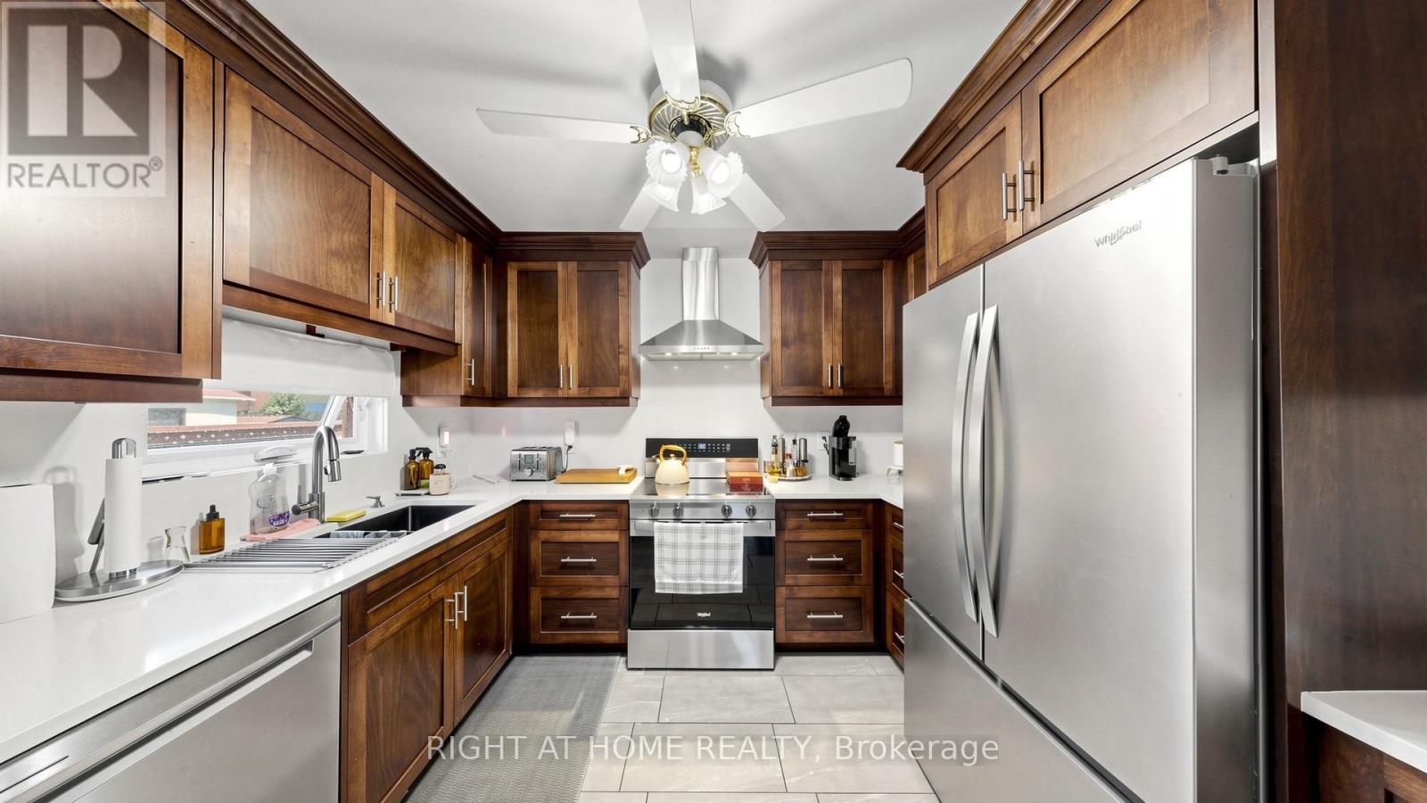 87 Riverdale Drive, Toronto, Ontario  M9V 2T8 - Photo 10 - W13645946