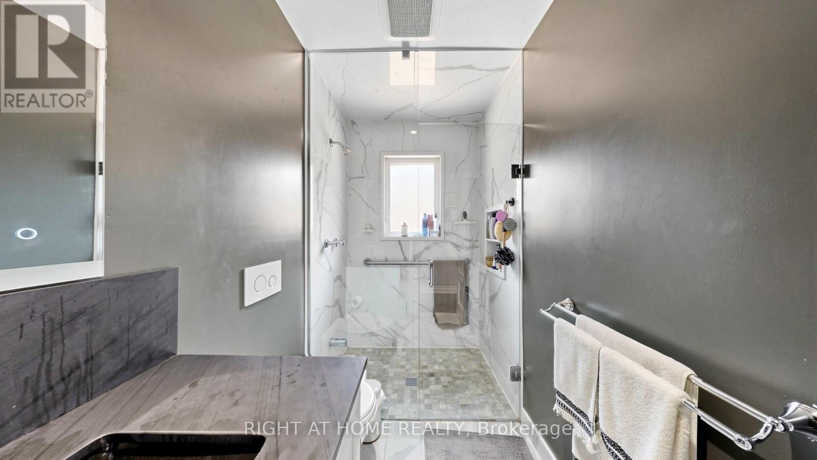 87 Riverdale Drive, Toronto, Ontario  M9V 2T8 - Photo 16 - W13645946