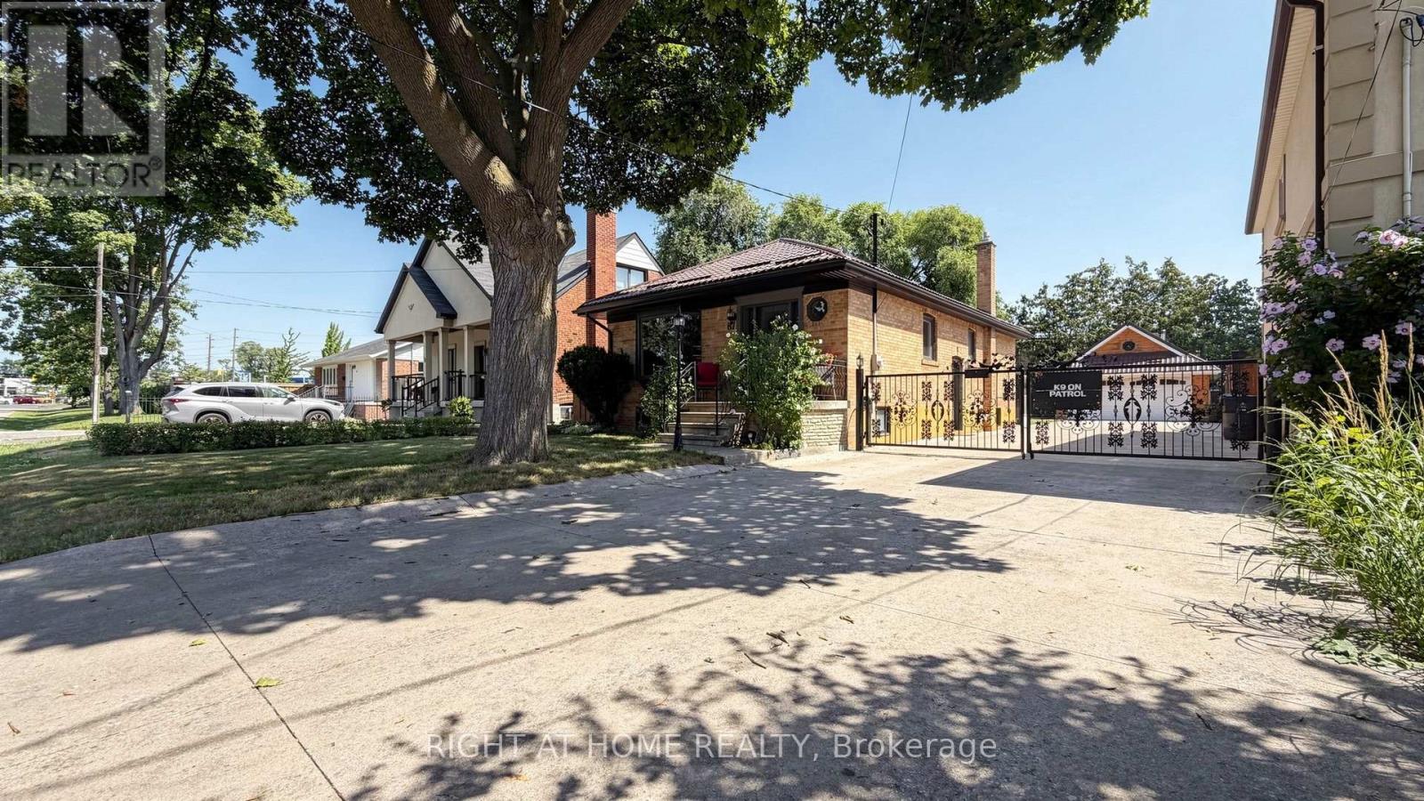 87 Riverdale Drive, Toronto, Ontario  M9V 2T8 - Photo 2 - W13645946