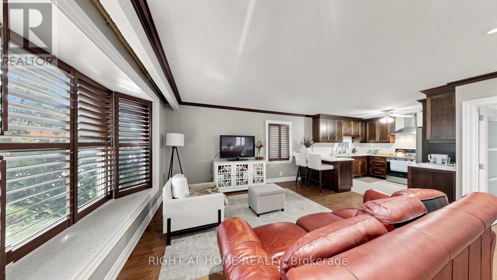87 Riverdale Drive, Toronto, Ontario  M9V 2T8 - Photo 3 - W13645946