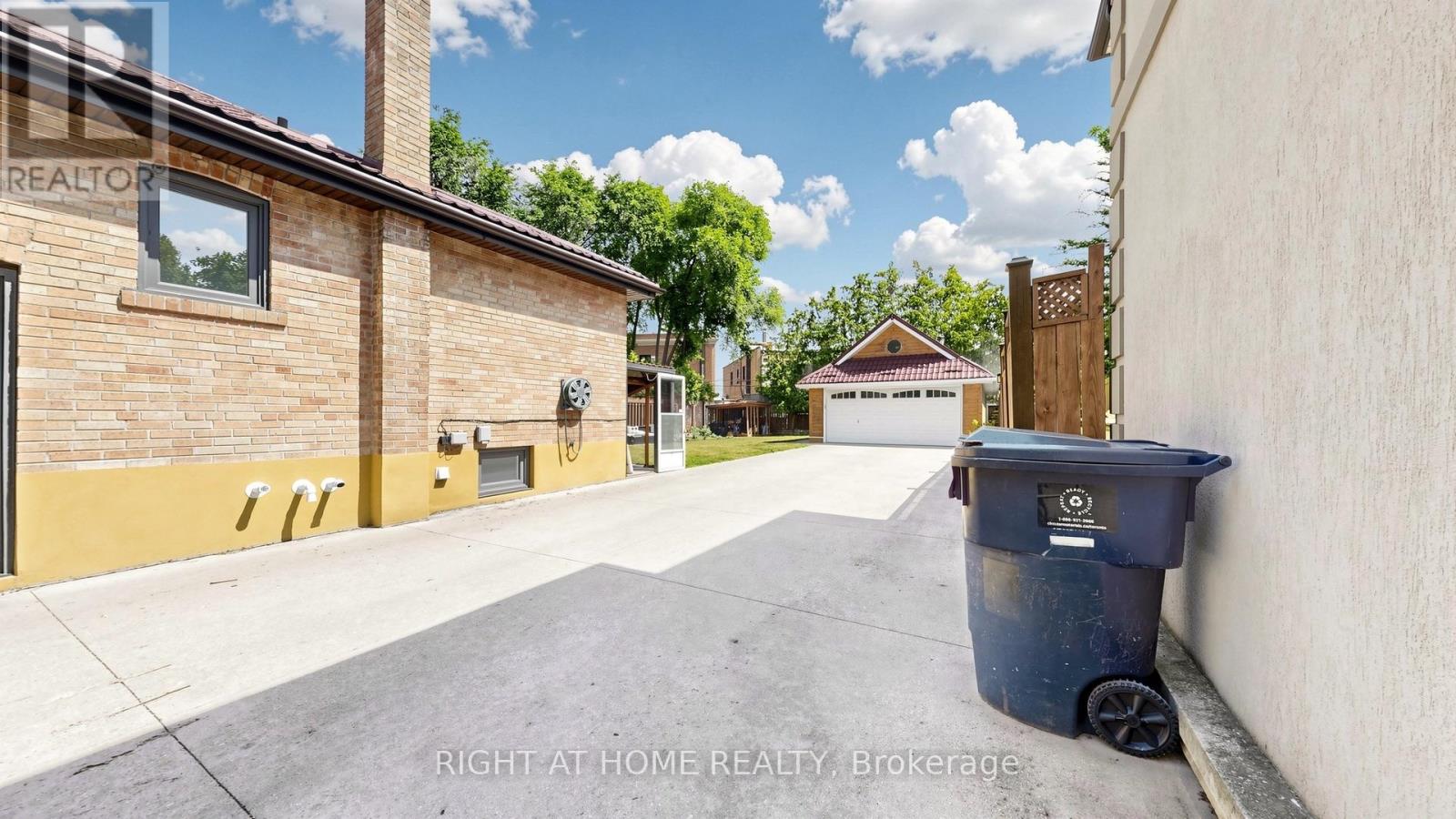 87 Riverdale Drive, Toronto, Ontario  M9V 2T8 - Photo 42 - W13645946