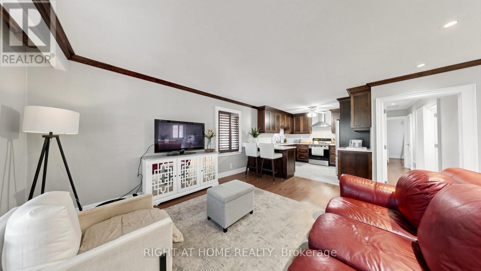 87 Riverdale Drive, Toronto, Ontario  M9V 2T8 - Photo 7 - W13645946