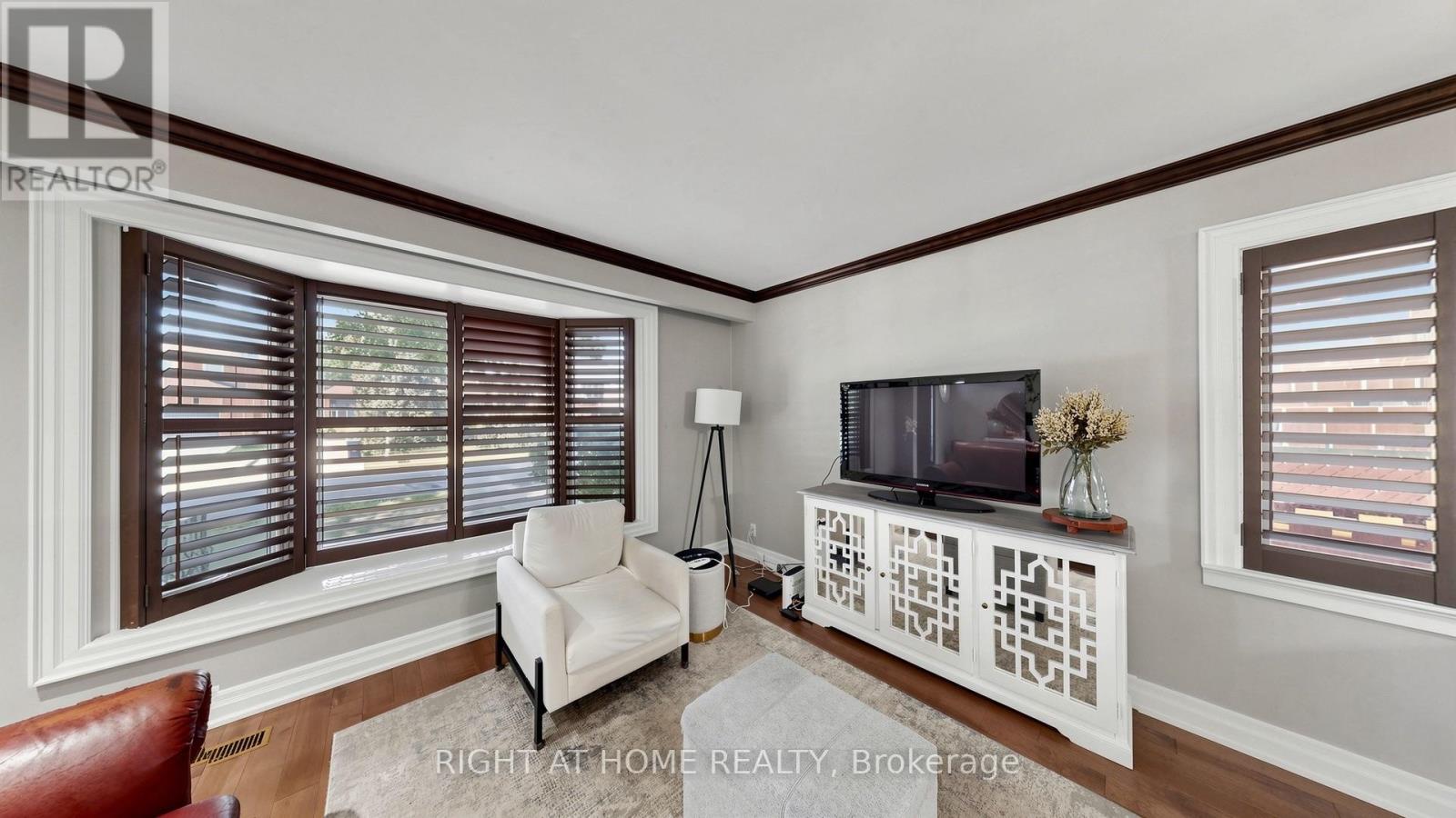 87 Riverdale Drive, Toronto, Ontario  M9V 2T8 - Photo 8 - W13645946