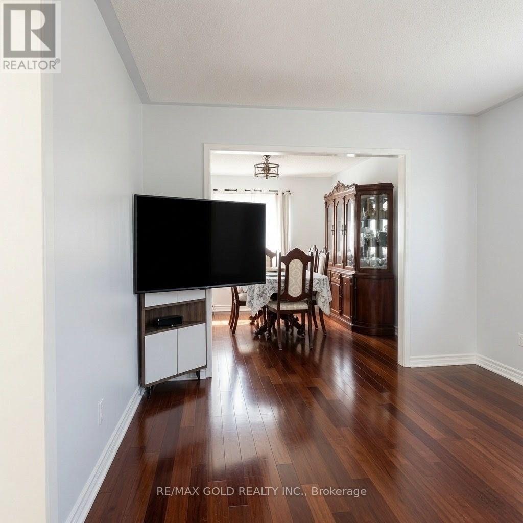 711 Ashprior Avenue, Mississauga, Ontario  L5R 3N8 - Photo 2 - W13645960