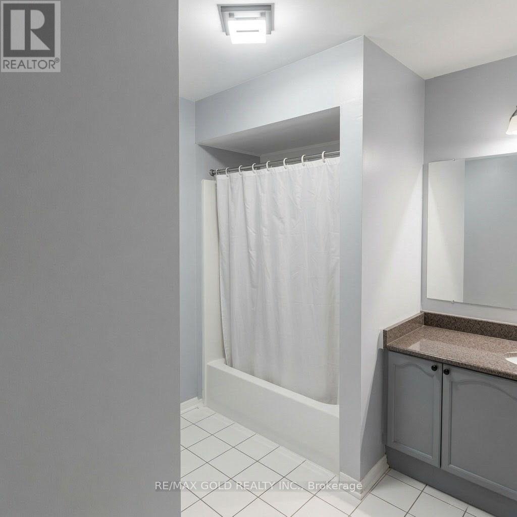 711 Ashprior Avenue, Mississauga, Ontario  L5R 3N8 - Photo 4 - W13645960