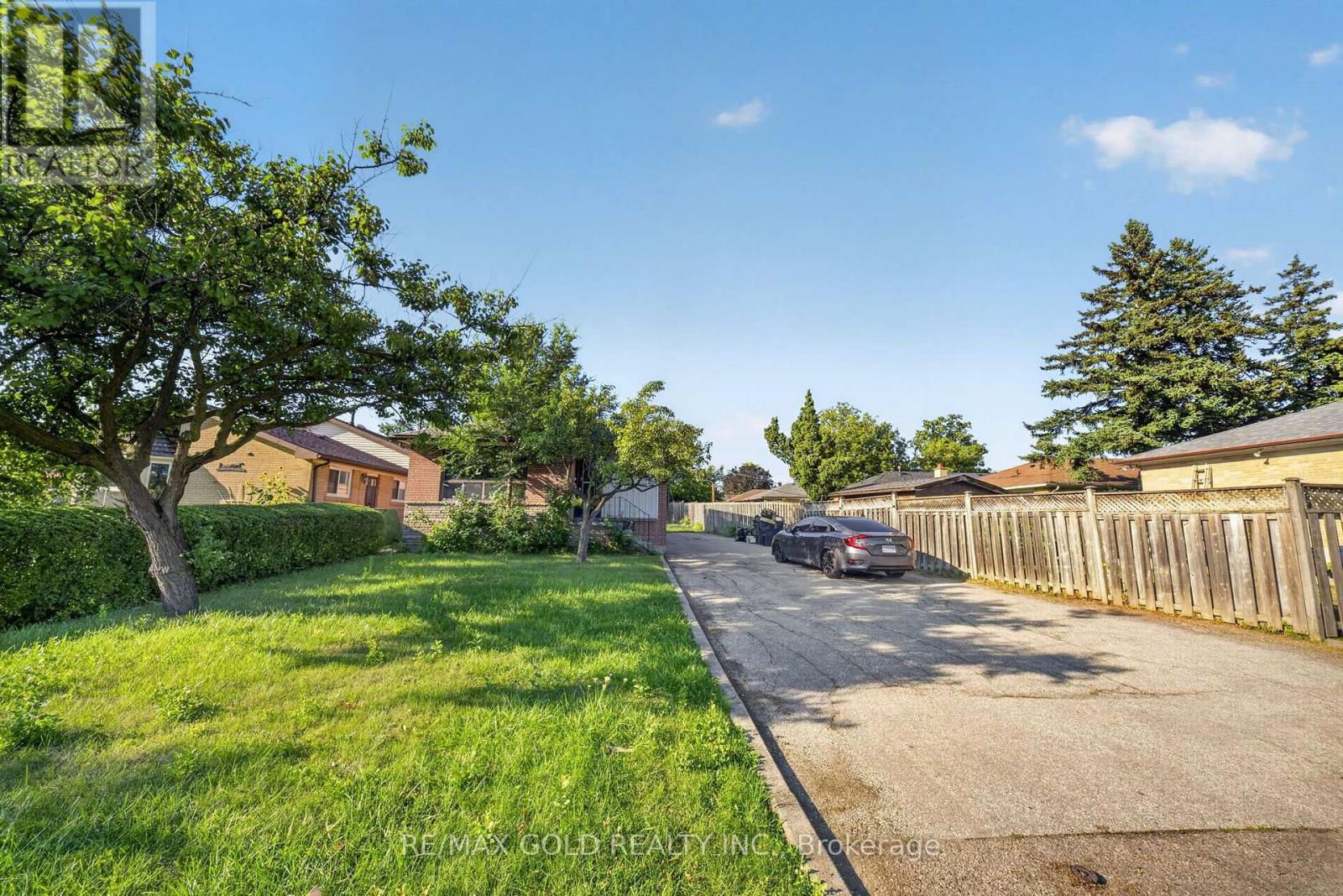 UPPER - 204 TAYSHAM CRESCENT