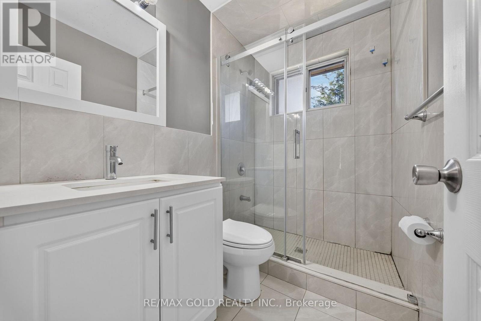 Upper - 204 Taysham Crescent, Toronto, Ontario  M9V 1X7 - Photo 11 - W13645974