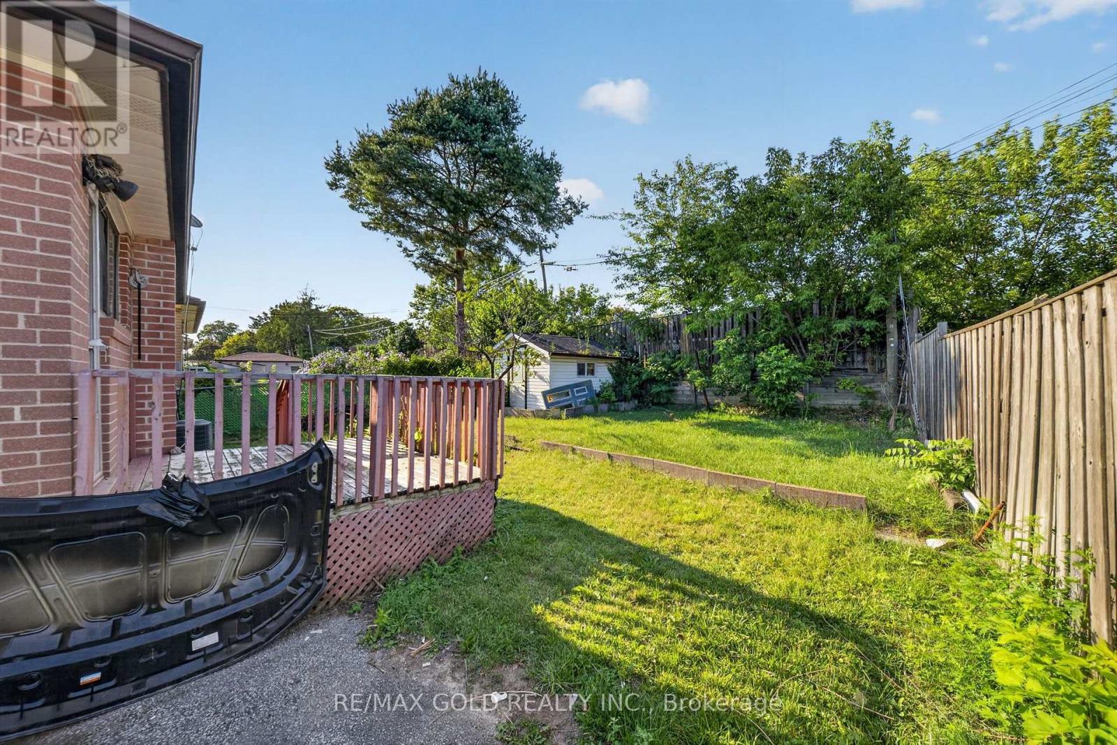 Upper - 204 Taysham Crescent, Toronto, Ontario  M9V 1X7 - Photo 12 - W13645974