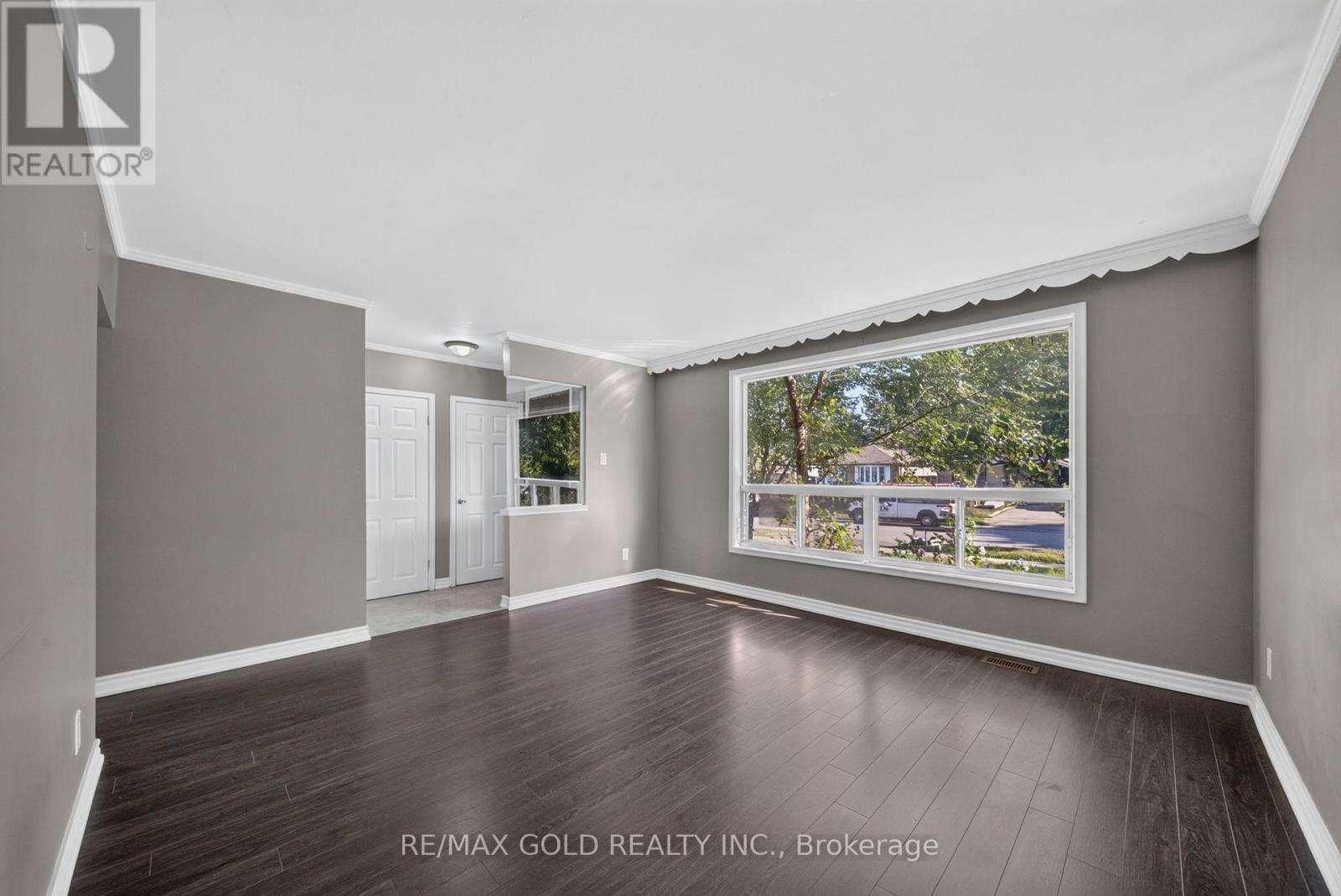 Upper - 204 Taysham Crescent, Toronto, Ontario  M9V 1X7 - Photo 5 - W13645974