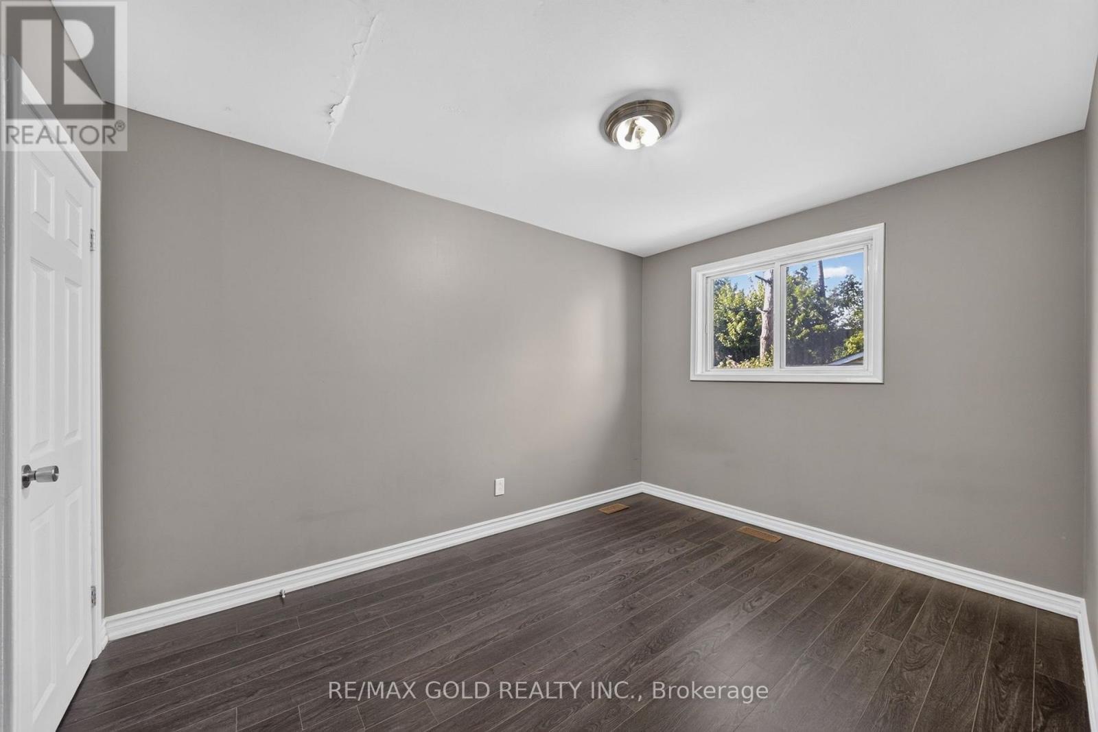 Upper - 204 Taysham Crescent, Toronto, Ontario  M9V 1X7 - Photo 9 - W13645974