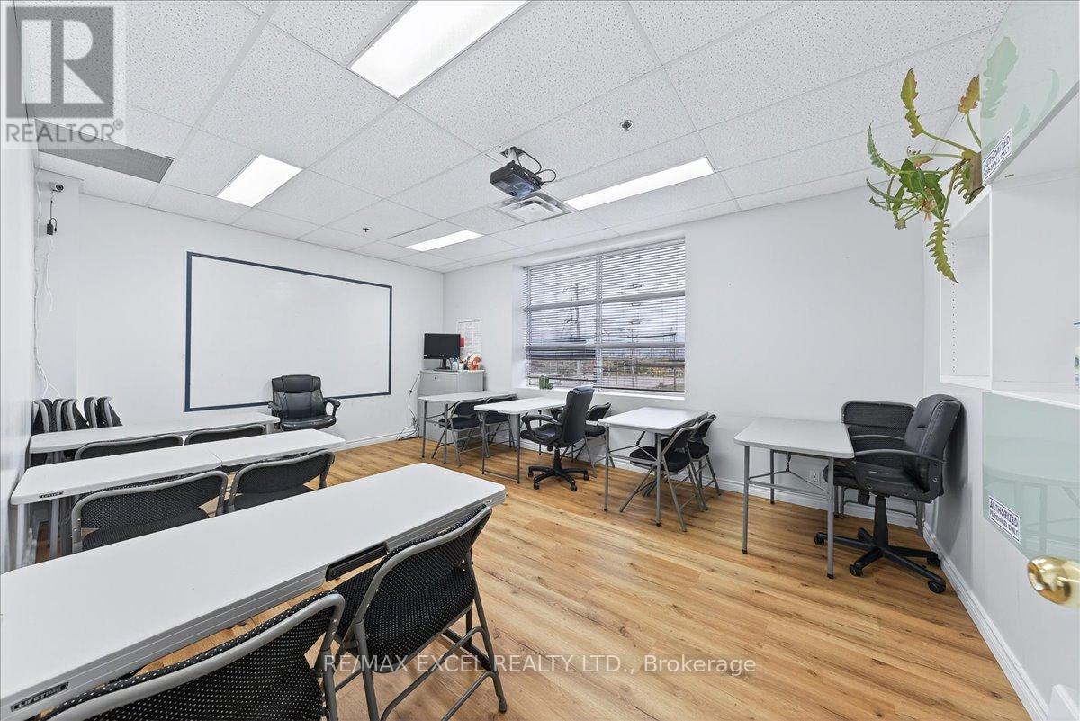 339 & 350 - 1550 South Gateway Road, Mississauga, Ontario L4W 5G6 - Photo 20 - W13646004