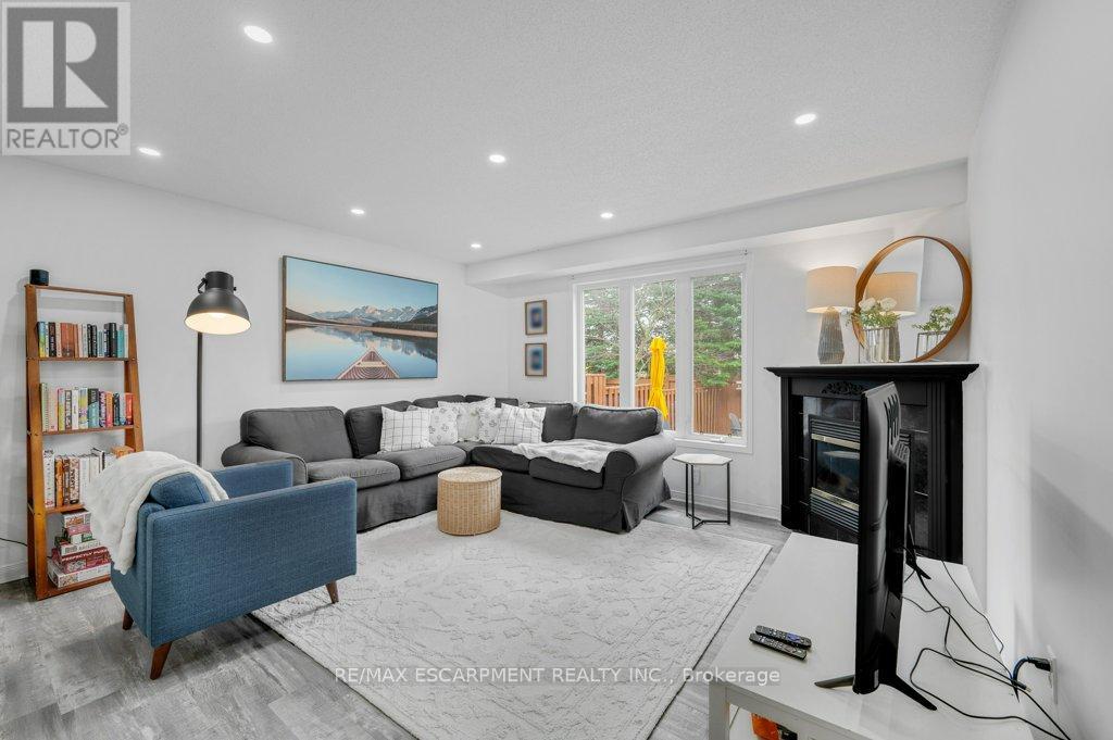2006 Erika Court, Oakville, Ontario  L6M 4R4 - Photo 10 - W13646046