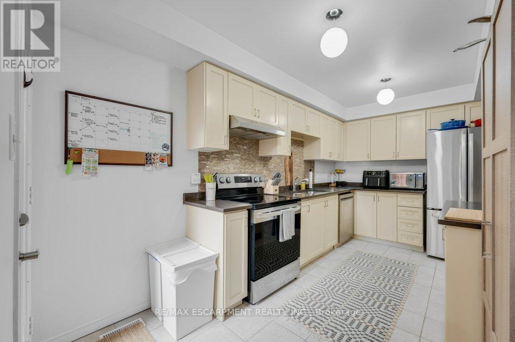 2006 Erika Court, Oakville, Ontario  L6M 4R4 - Photo 11 - W13646046