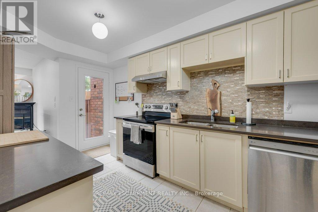 2006 Erika Court, Oakville, Ontario  L6M 4R4 - Photo 13 - W13646046