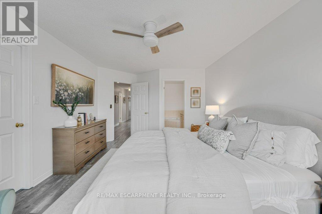2006 Erika Court, Oakville, Ontario  L6M 4R4 - Photo 16 - W13646046