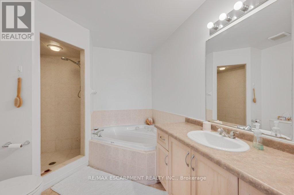 2006 Erika Court, Oakville, Ontario  L6M 4R4 - Photo 17 - W13646046
