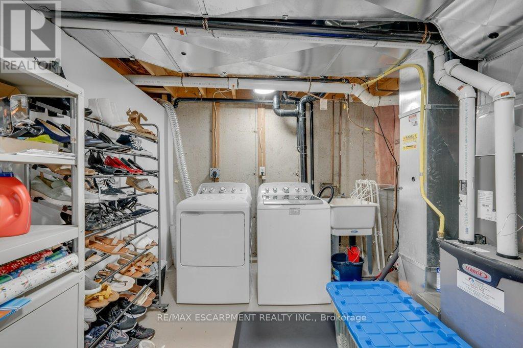 2006 Erika Court, Oakville, Ontario  L6M 4R4 - Photo 23 - W13646046