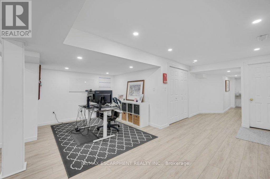 2006 Erika Court, Oakville, Ontario  L6M 4R4 - Photo 26 - W13646046