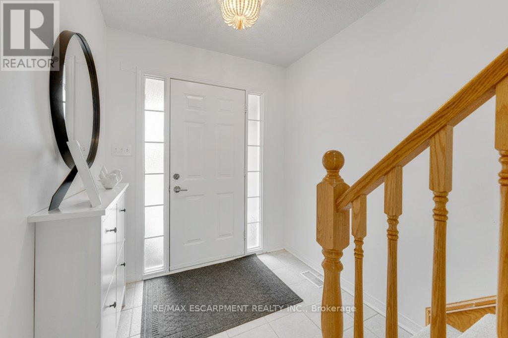 2006 Erika Court, Oakville, Ontario  L6M 4R4 - Photo 4 - W13646046