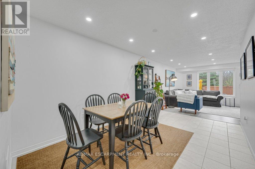 2006 Erika Court, Oakville, Ontario  L6M 4R4 - Photo 6 - W13646046