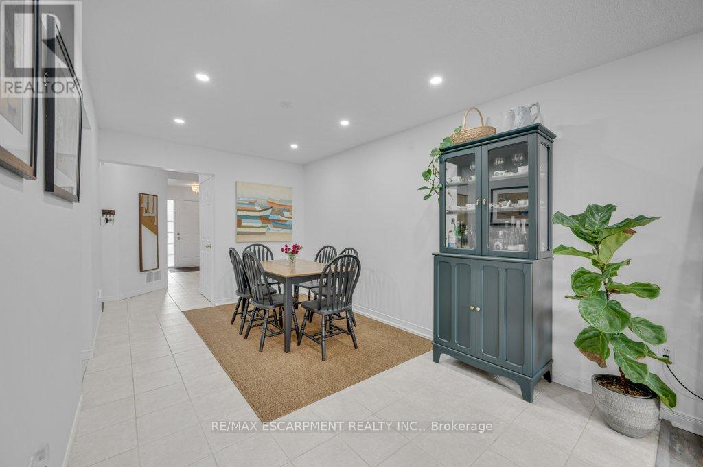 2006 Erika Court, Oakville, Ontario  L6M 4R4 - Photo 7 - W13646046