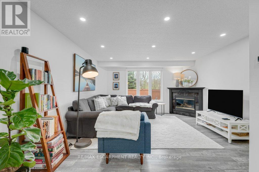 2006 Erika Court, Oakville, Ontario  L6M 4R4 - Photo 8 - W13646046