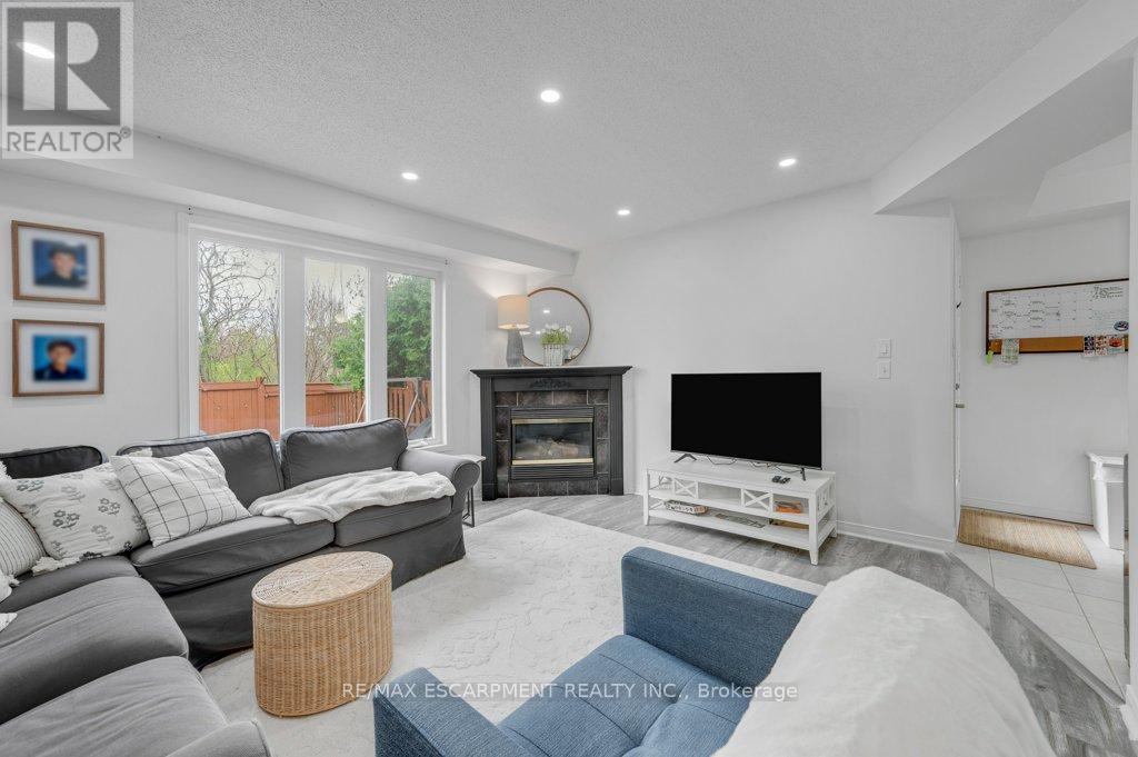 2006 Erika Court, Oakville, Ontario  L6M 4R4 - Photo 9 - W13646046